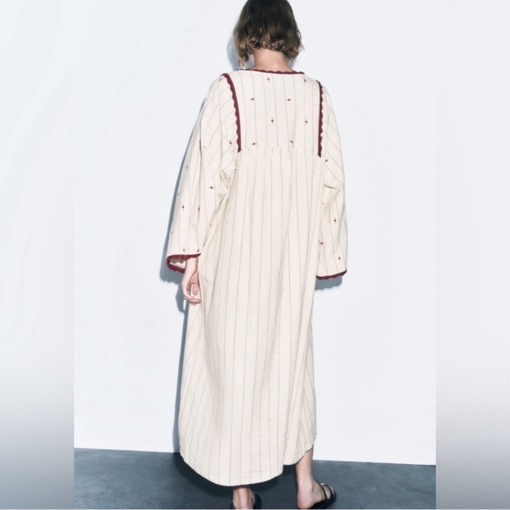 Zara Women's Cream and Burgundy Dress - Picture 2 of 6